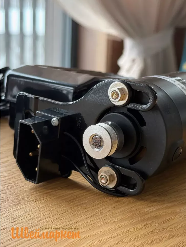 Мини мотор для промышленных швейных машин 250W, 220V, 6500RPM Мини мотор для промышленных швейных машин 250W, 220V, 6500RPM