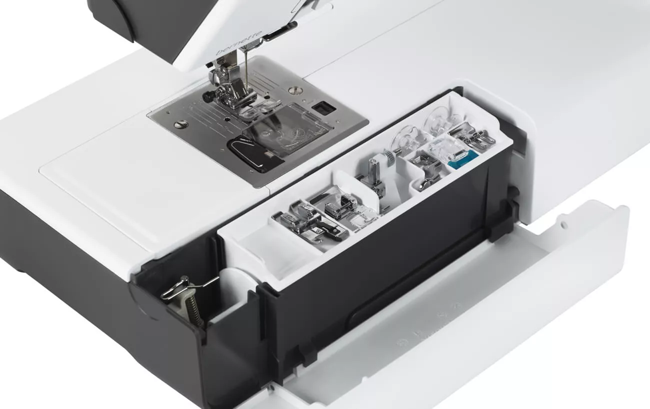 Bernina Bernette B79 с вышивальным блоком Bernina Bernette B79 с вышивальным блоком