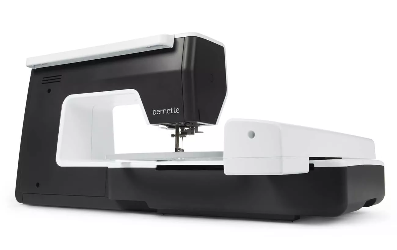 Bernina Bernette B79 с вышивальным блоком Bernina Bernette B79 с вышивальным блоком