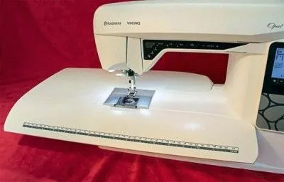 Husqvarna Opal 690Q Husqvarna Opal 690Q