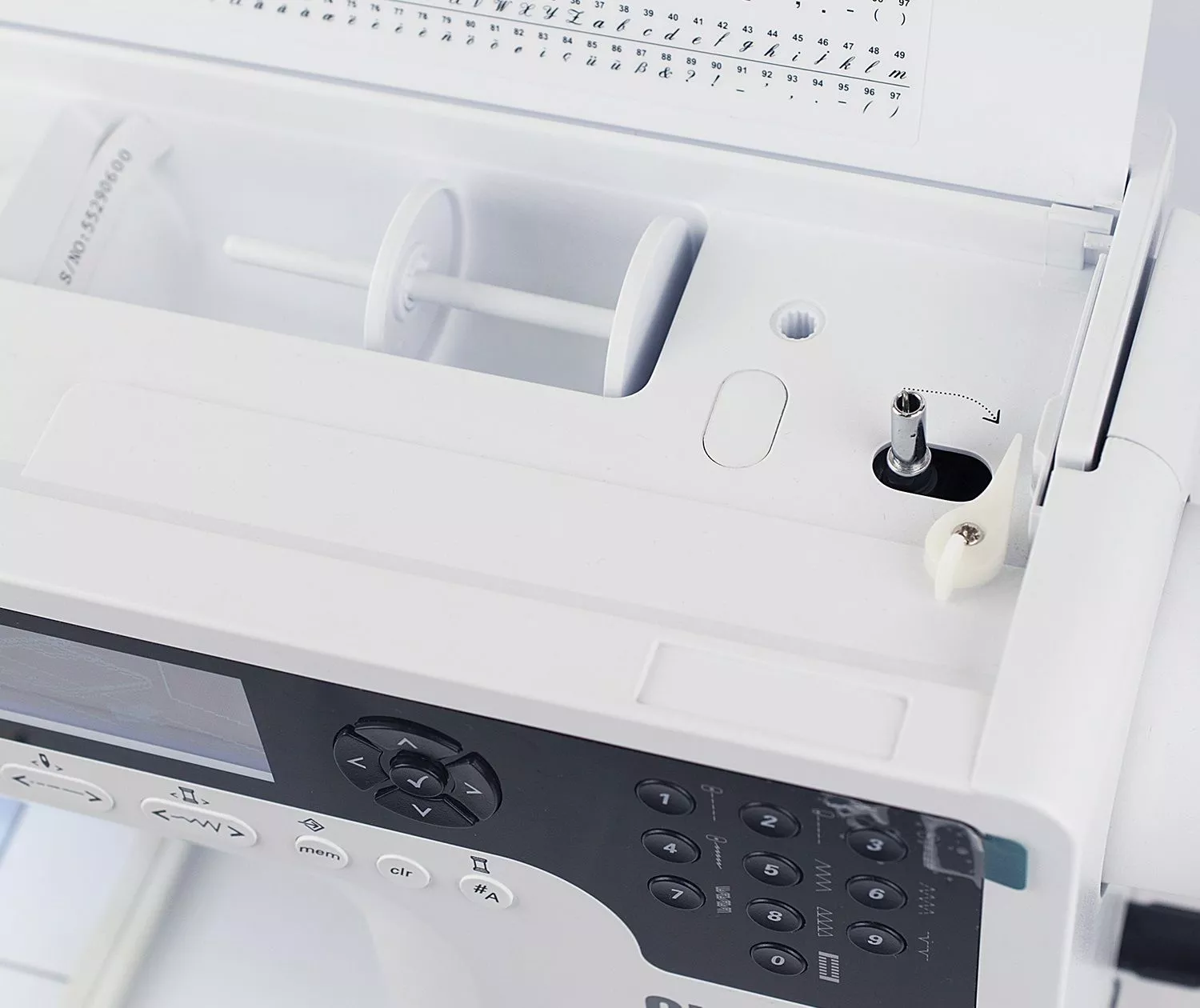Bernina Bernette Chicago 7 c вышивальным блоком Bernina Bernette Chicago 7 c вышивальным блоком