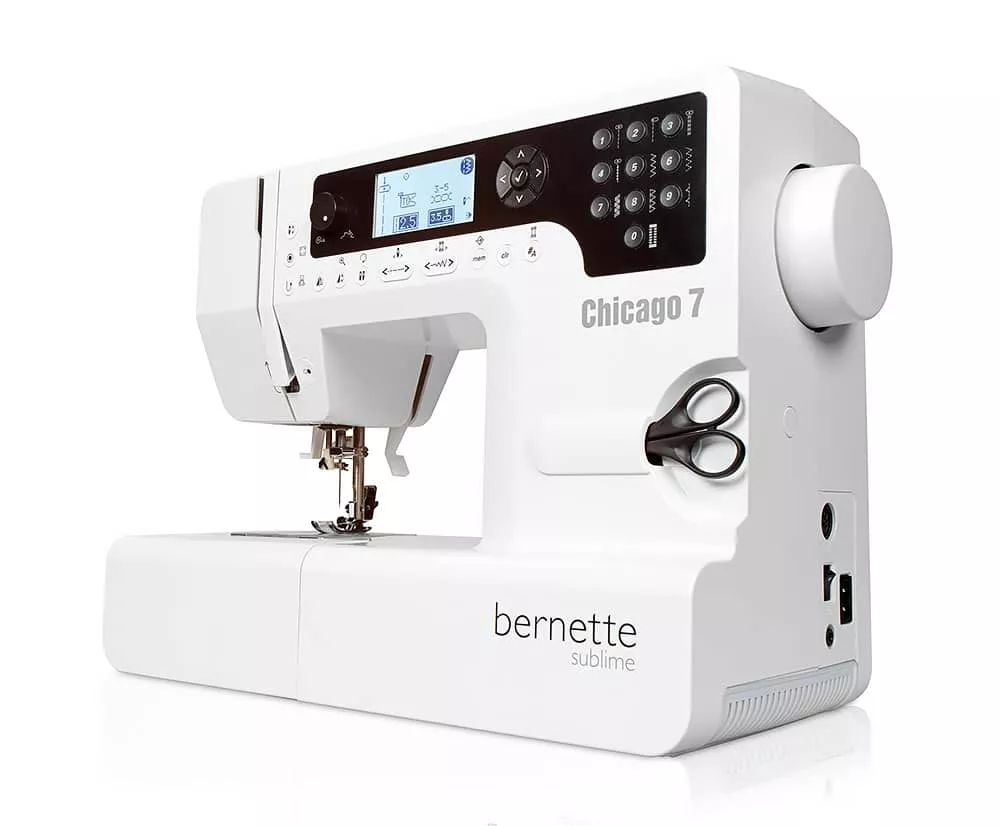Bernina Bernette Chicago 7 c вышивальным блоком Bernina Bernette Chicago 7 c вышивальным блоком