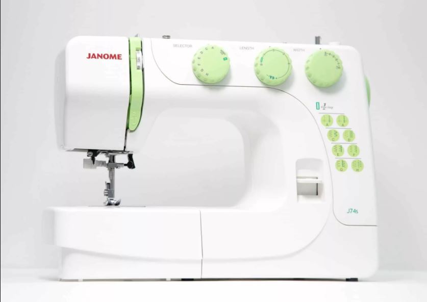 Лучшая джаном. Janome j74s. Машинка Джаноме j74s. Швейная машина Janome j450. Швейная машина Janome 6220.